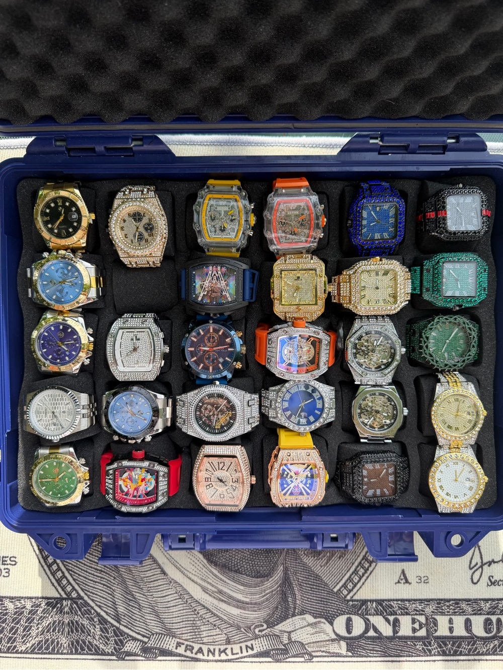 VVS1 High Quality Iced-Out Luxury Style Watch - Gold, Silver, Rose Gold & Black